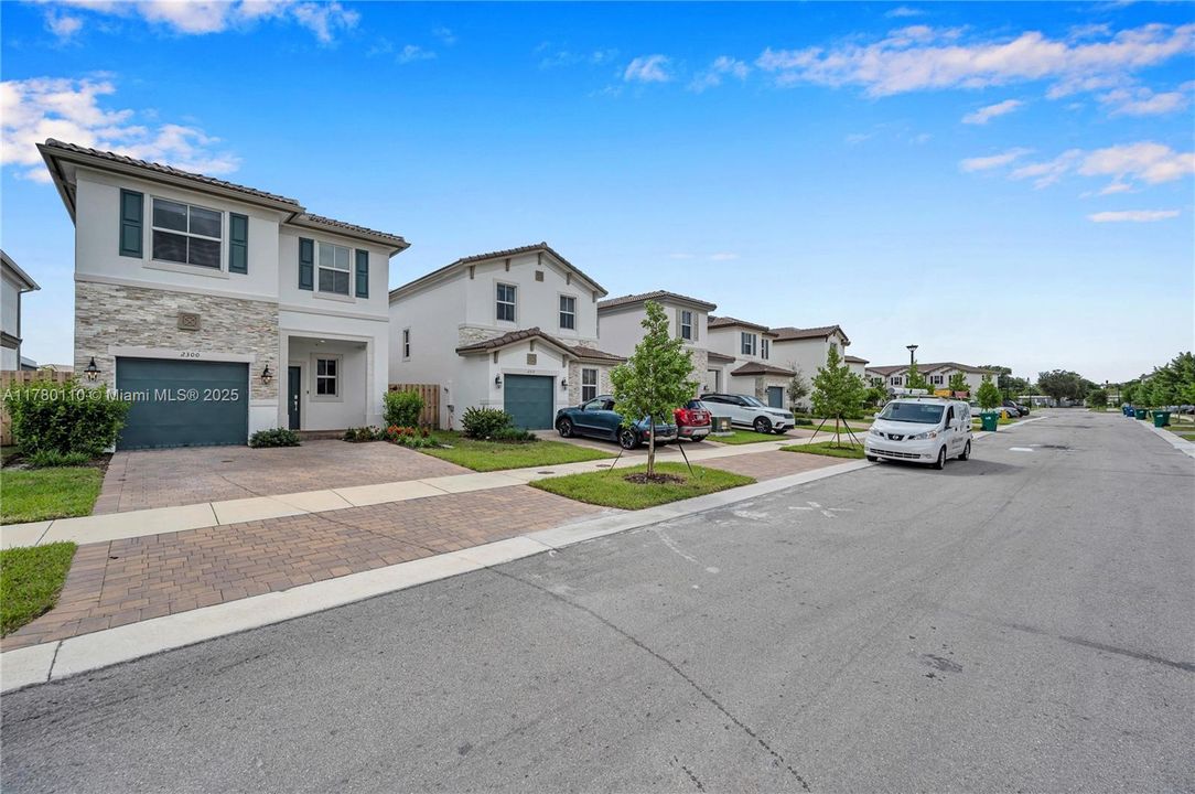 Recently Rented: $4,300 (5 beds, 3 baths, 2233 Square Feet)