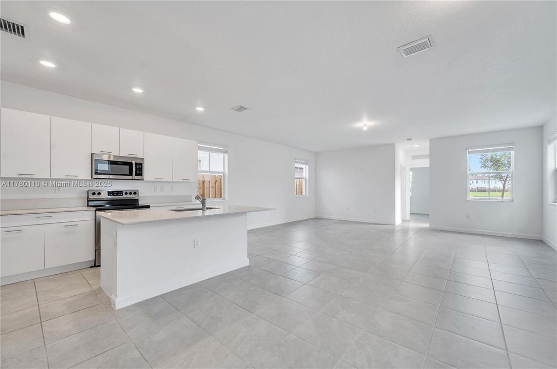 Recently Rented: $4,300 (5 beds, 3 baths, 2233 Square Feet)