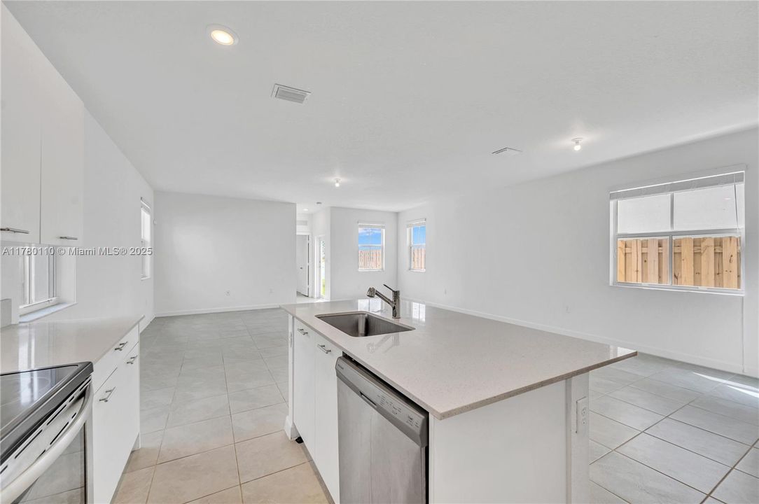 Recently Rented: $4,300 (5 beds, 3 baths, 2233 Square Feet)