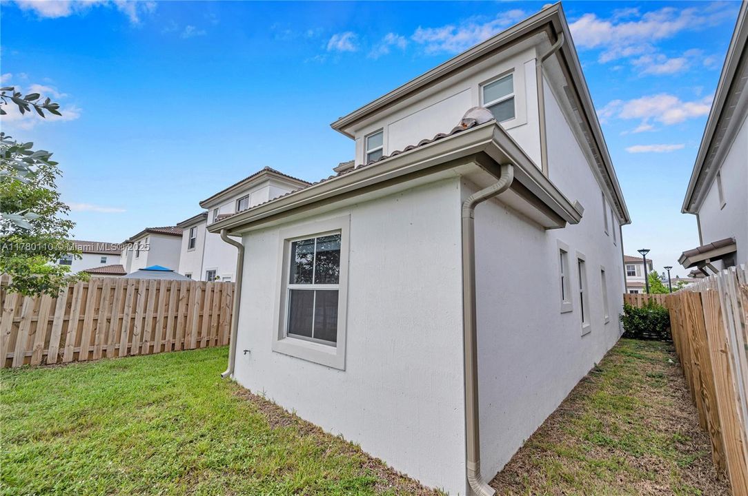 Recently Rented: $4,300 (5 beds, 3 baths, 2233 Square Feet)