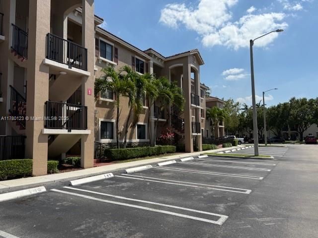 Недавно продано: $275,000 (2 спален, 2 ванн, 809 Квадратных фут)