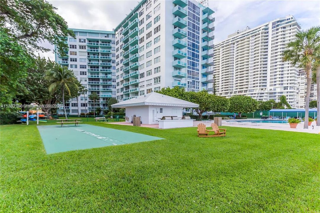 Recently Rented: $2,475 (1 beds, 1 baths, 782 Square Feet)