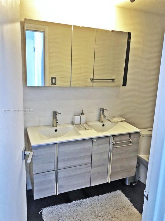 Recently Rented: $2,475 (1 beds, 1 baths, 782 Square Feet)