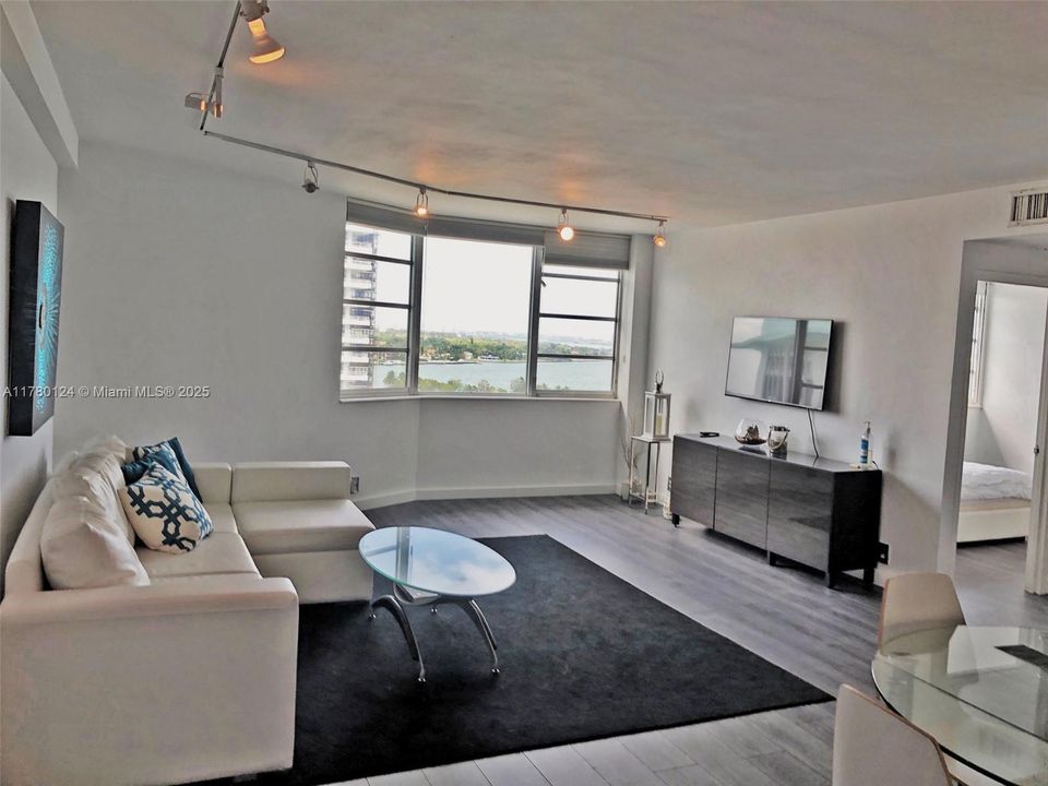 Recently Rented: $2,475 (1 beds, 1 baths, 782 Square Feet)