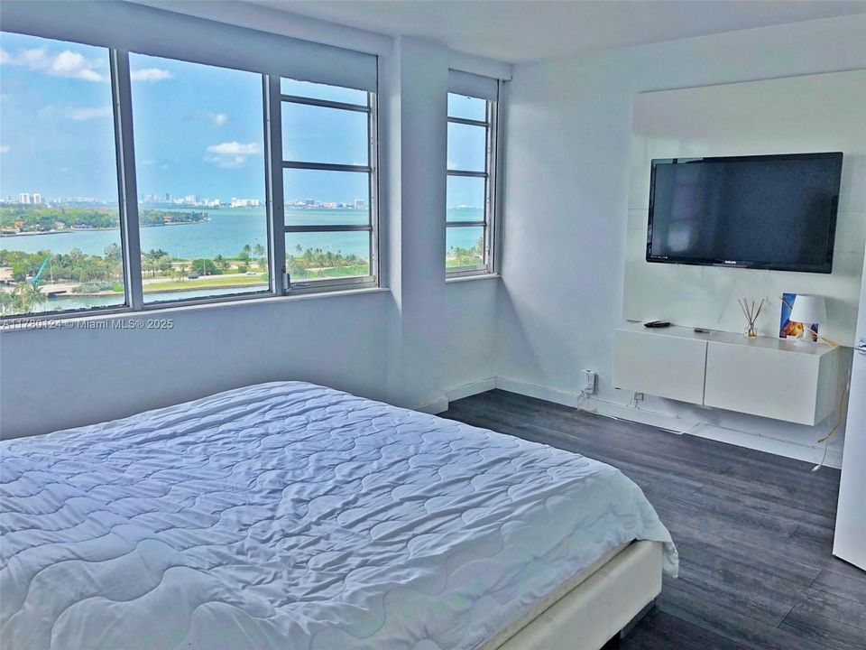 Recently Rented: $2,475 (1 beds, 1 baths, 782 Square Feet)