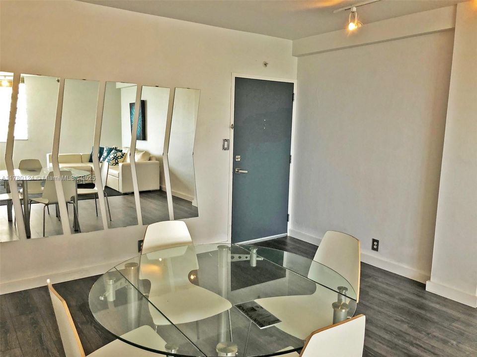 Recently Rented: $2,475 (1 beds, 1 baths, 782 Square Feet)