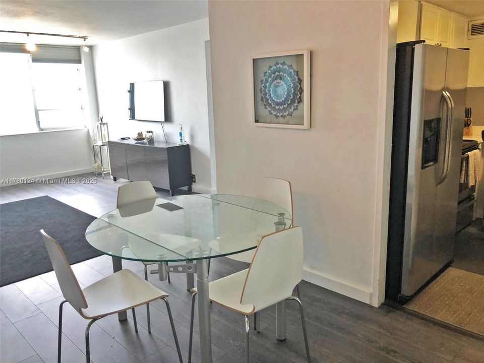 Recently Rented: $2,475 (1 beds, 1 baths, 782 Square Feet)