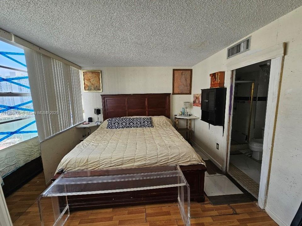 Vendido Recientemente: $179,900 (2 camas, 2 baños, 1251 Pies cuadrados)