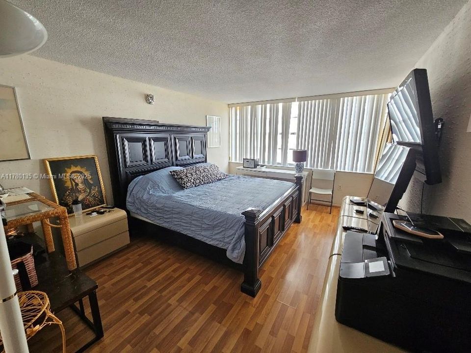 Vendido Recientemente: $179,900 (2 camas, 2 baños, 1251 Pies cuadrados)