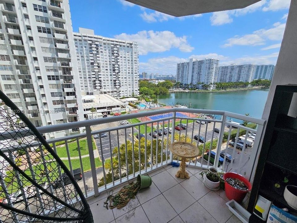 Vendido Recientemente: $179,900 (2 camas, 2 baños, 1251 Pies cuadrados)