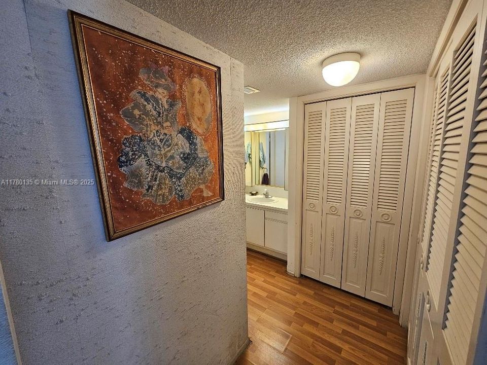 Vendido Recientemente: $179,900 (2 camas, 2 baños, 1251 Pies cuadrados)