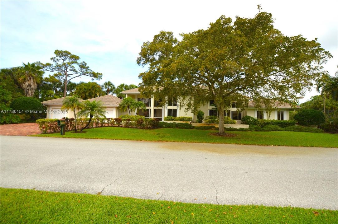 Недавно продано: $1,350,000 (4 спален, 3 ванн, 3074 Квадратных фут)