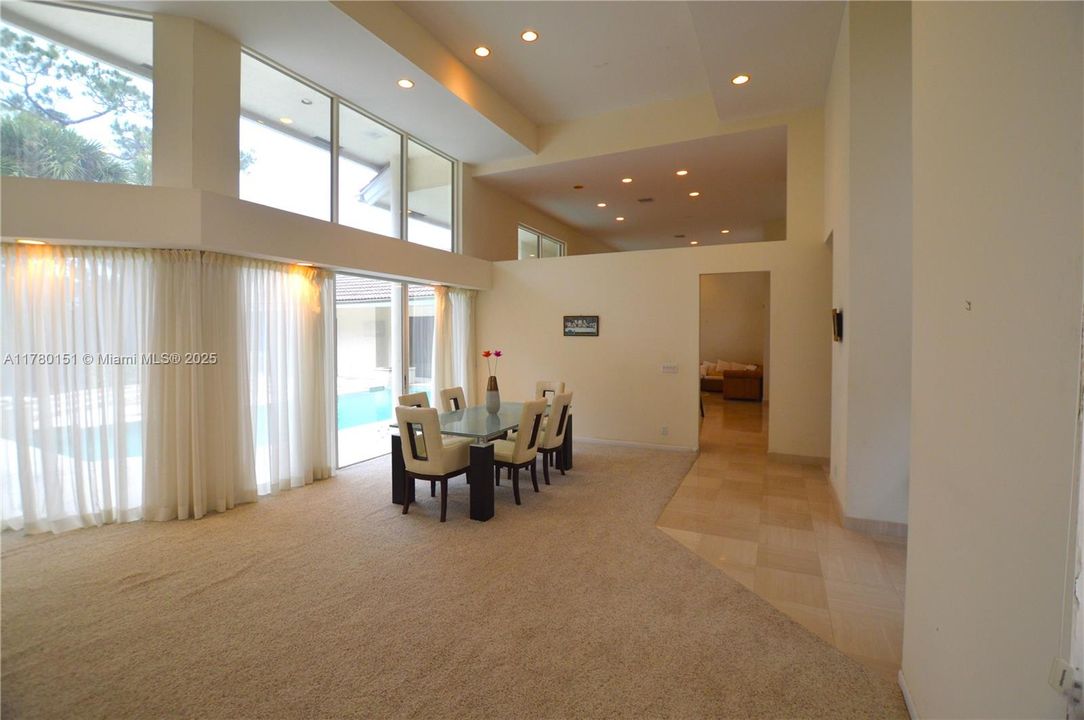 Недавно продано: $1,350,000 (4 спален, 3 ванн, 3074 Квадратных фут)