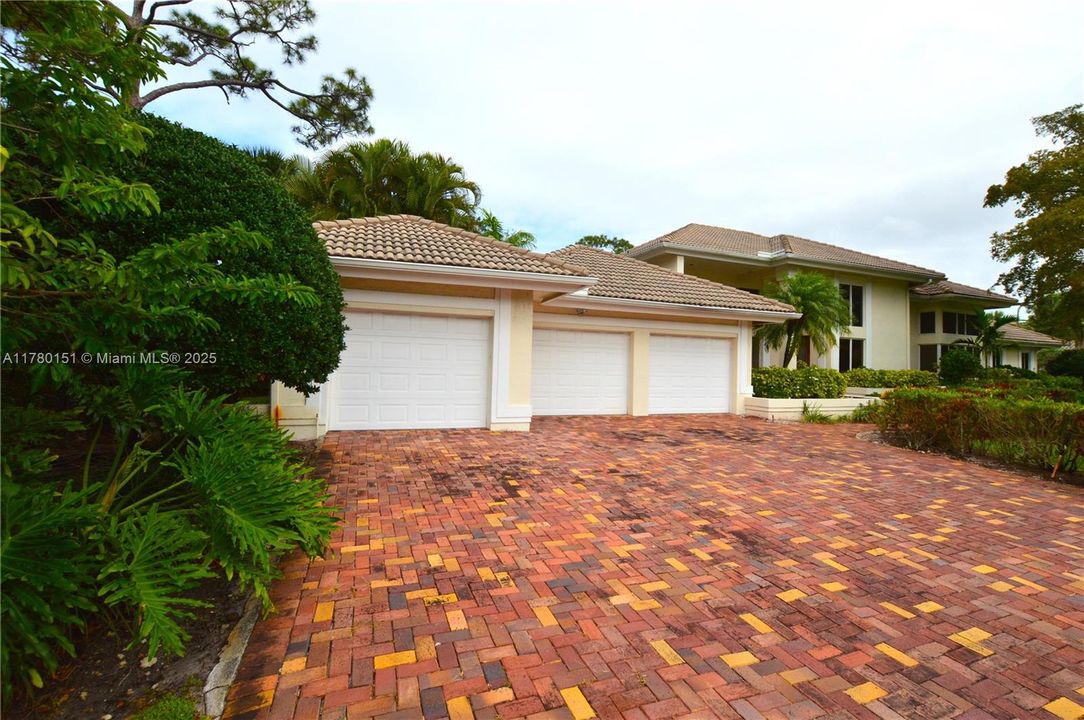 Недавно продано: $1,350,000 (4 спален, 3 ванн, 3074 Квадратных фут)