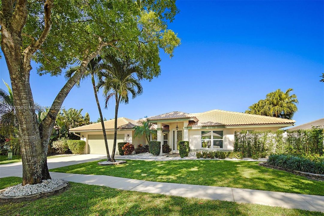 Recently Sold: $875,000 (4 beds, 2 baths, 2206 Square Feet)