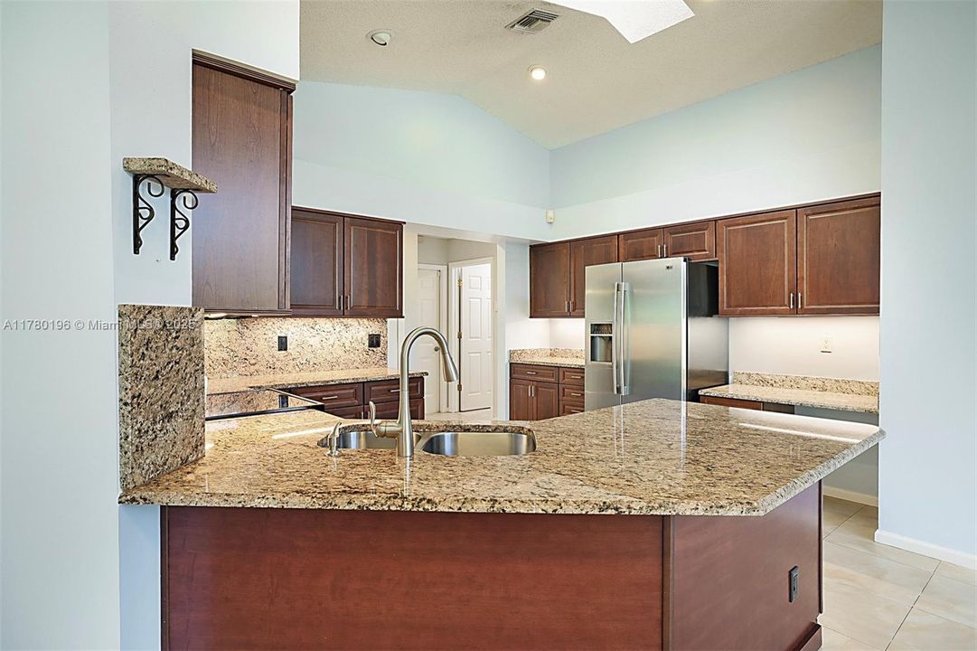 Recently Sold: $875,000 (4 beds, 2 baths, 2206 Square Feet)