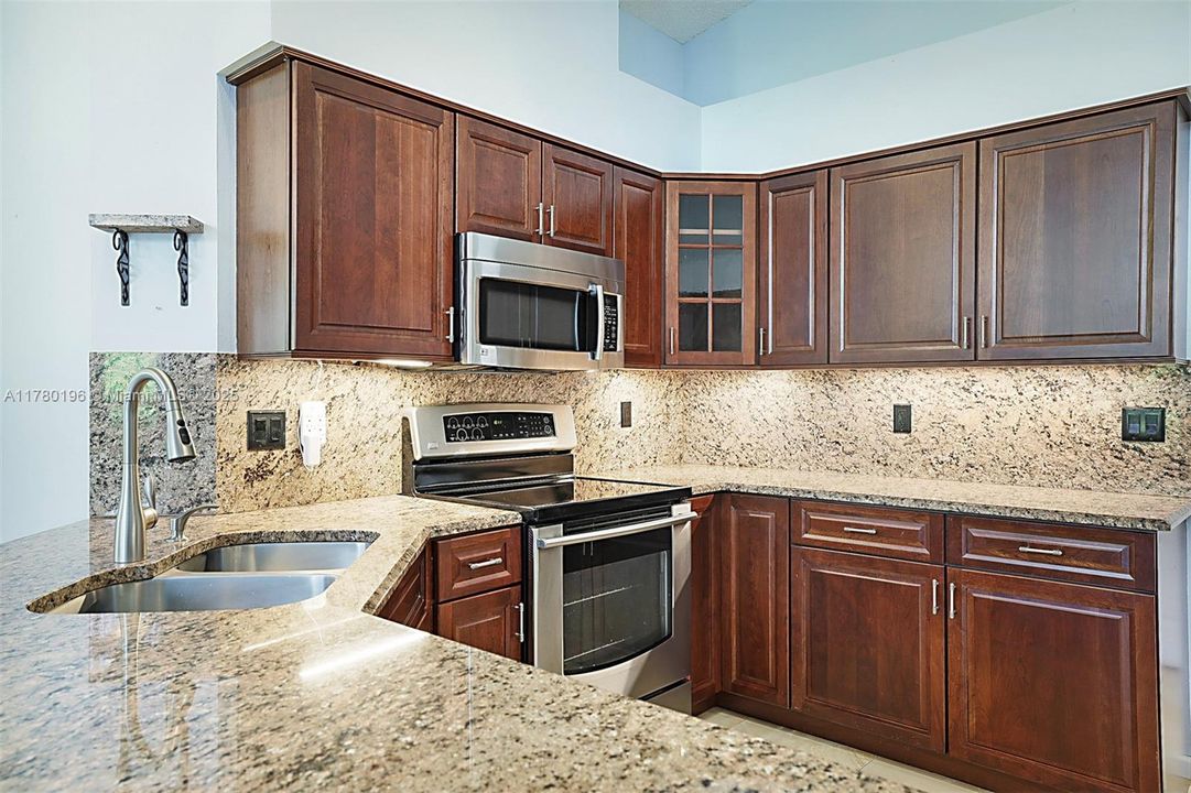 Recently Sold: $875,000 (4 beds, 2 baths, 2206 Square Feet)