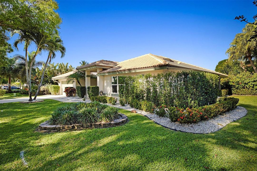 Recently Sold: $875,000 (4 beds, 2 baths, 2206 Square Feet)