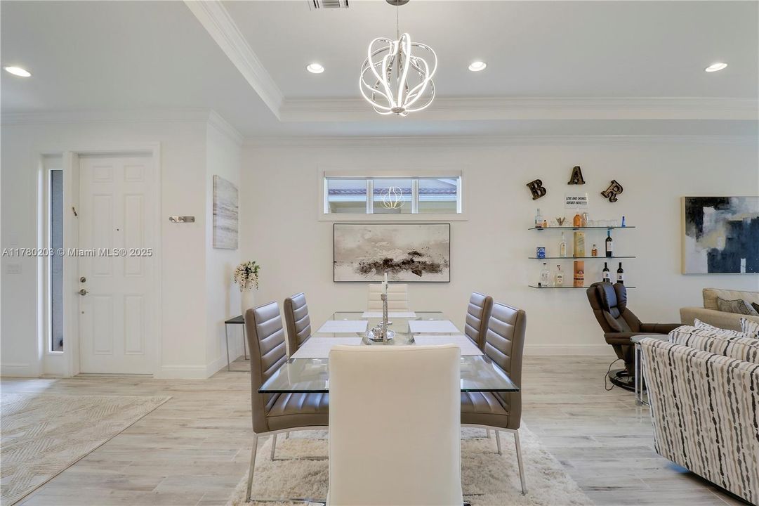 最近售出: $369,999 (2 贝兹, 2 浴室, 1620 平方英尺)