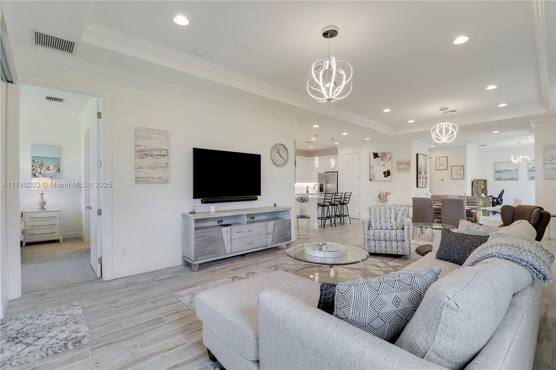 最近售出: $369,999 (2 贝兹, 2 浴室, 1620 平方英尺)