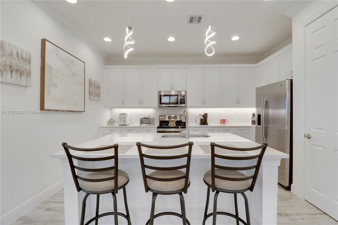 最近售出: $369,999 (2 贝兹, 2 浴室, 1620 平方英尺)