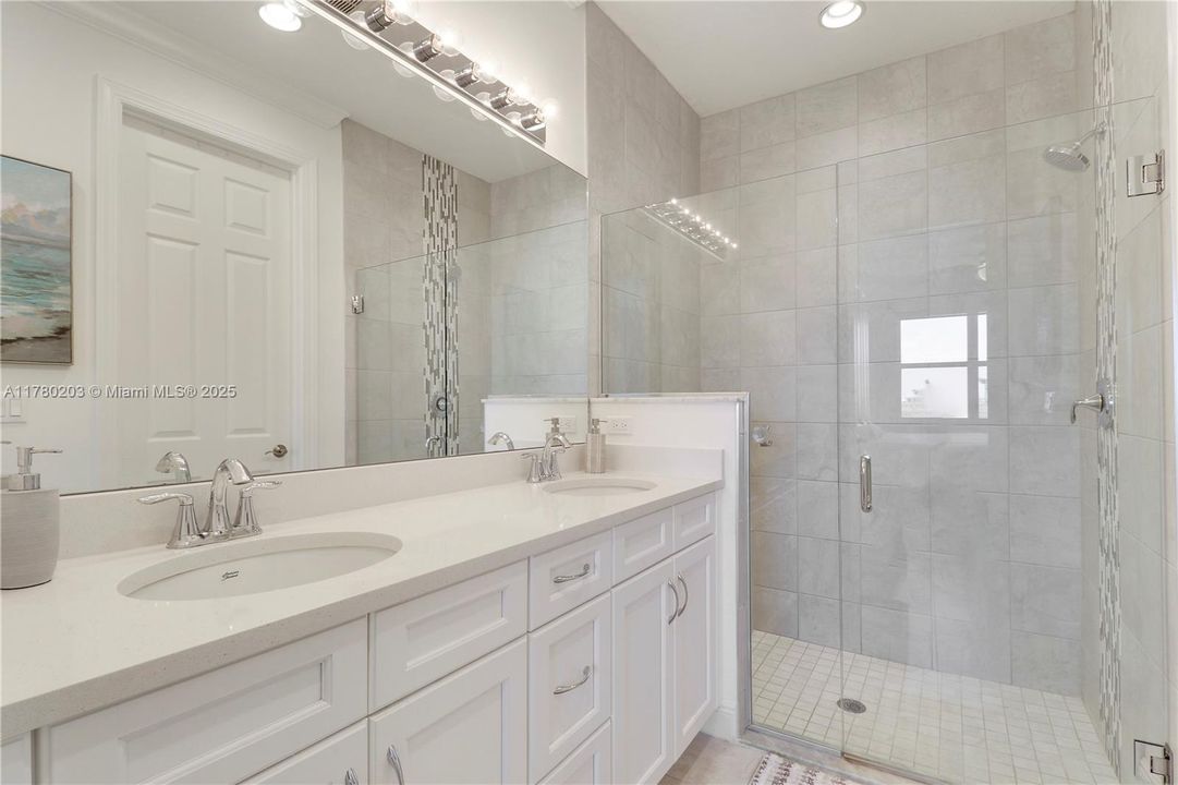 最近售出: $369,999 (2 贝兹, 2 浴室, 1620 平方英尺)