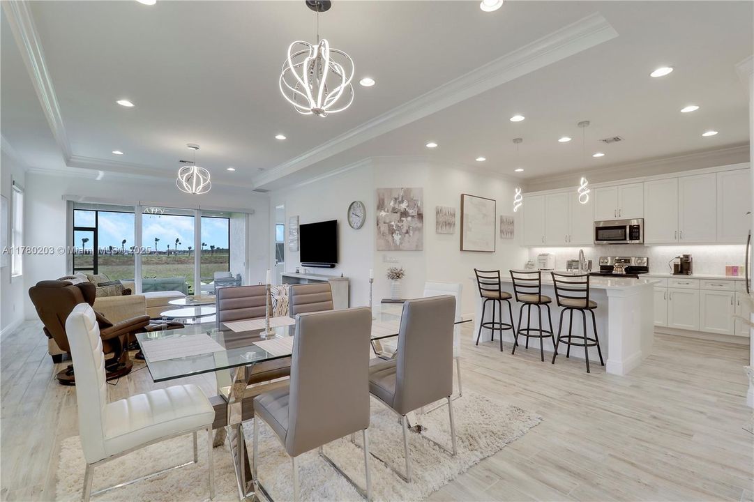 最近售出: $369,999 (2 贝兹, 2 浴室, 1620 平方英尺)