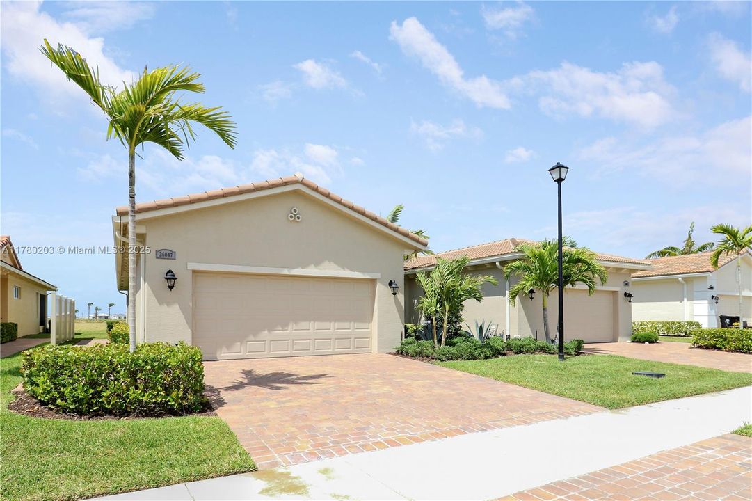 最近售出: $369,999 (2 贝兹, 2 浴室, 1620 平方英尺)