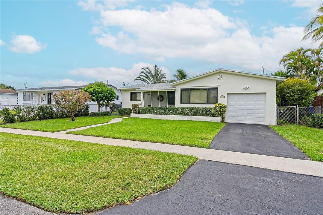 Недавно продано: $430,000 (2 спален, 1 ванн, 1066 Квадратных фут)