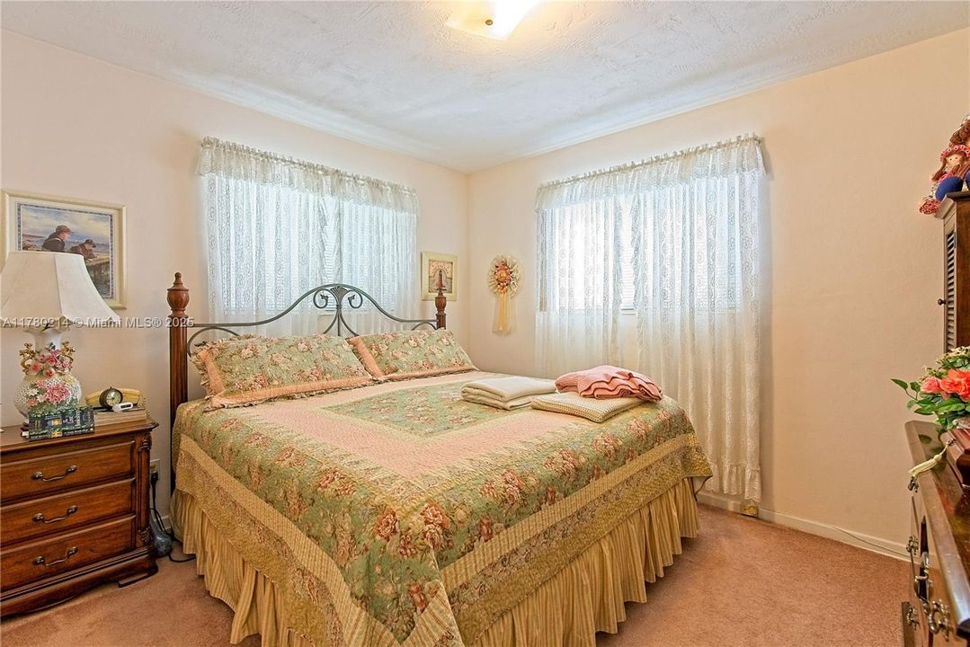 Недавно продано: $430,000 (2 спален, 1 ванн, 1066 Квадратных фут)