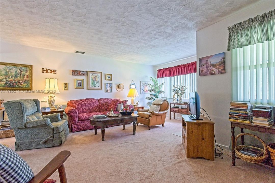 Недавно продано: $430,000 (2 спален, 1 ванн, 1066 Квадратных фут)