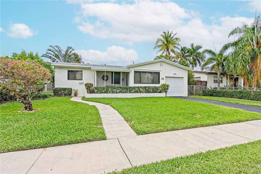 Недавно продано: $430,000 (2 спален, 1 ванн, 1066 Квадратных фут)