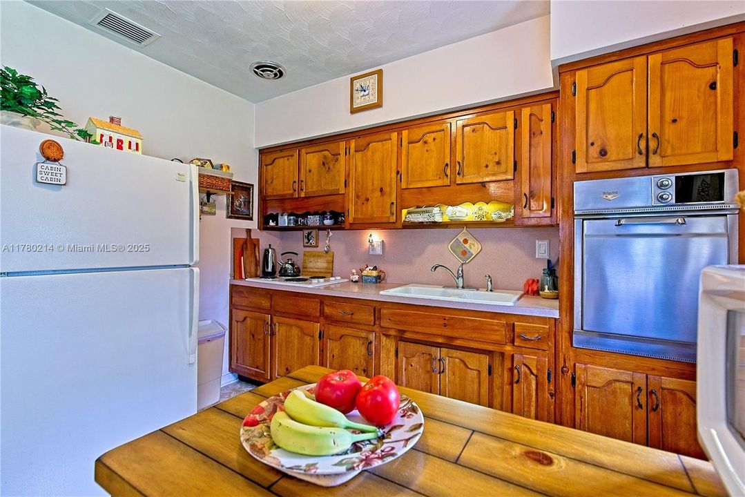 Недавно продано: $430,000 (2 спален, 1 ванн, 1066 Квадратных фут)