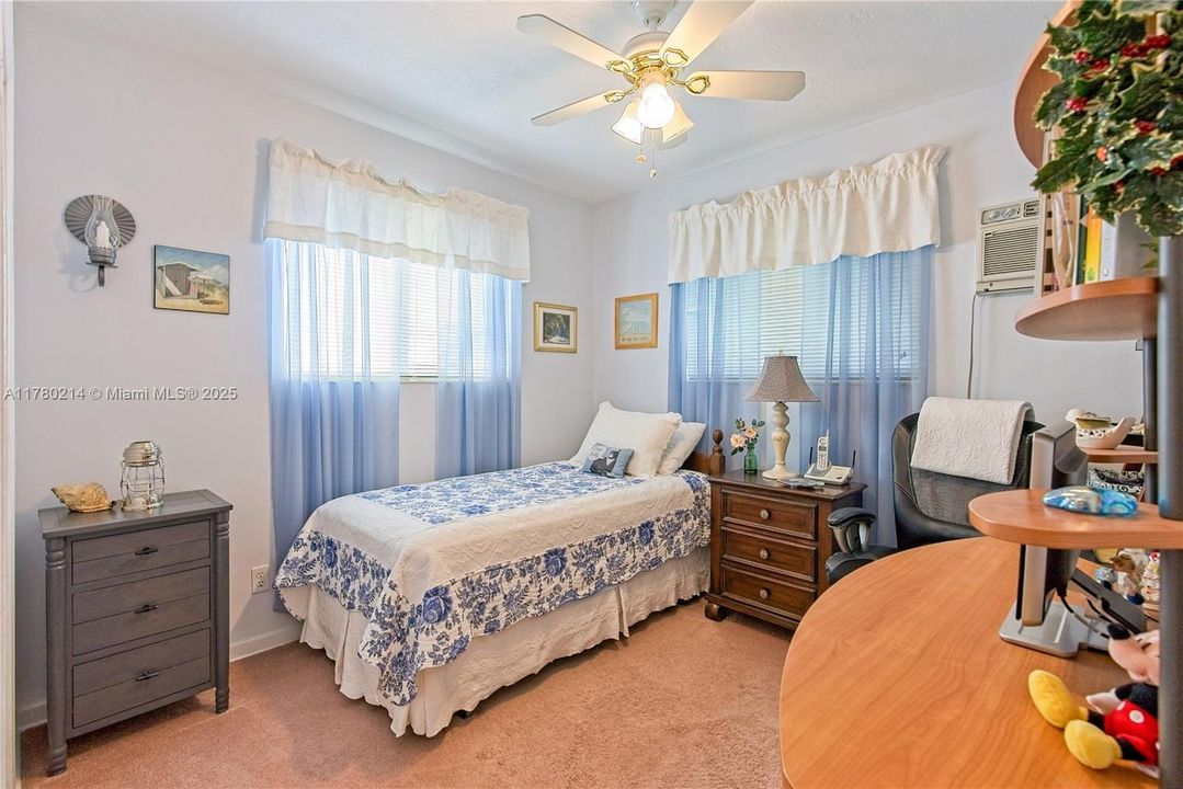 Недавно продано: $430,000 (2 спален, 1 ванн, 1066 Квадратных фут)