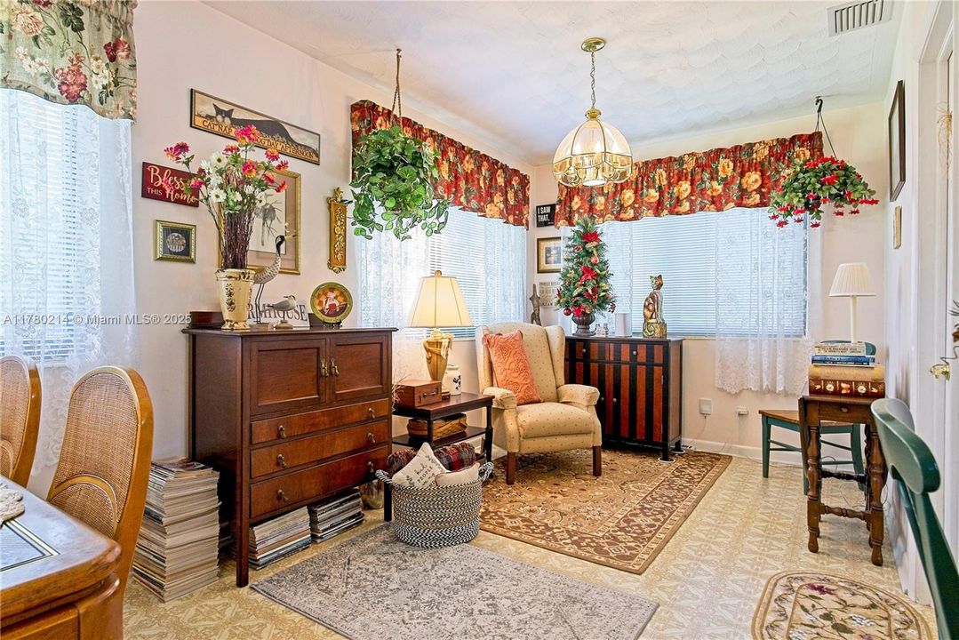 Недавно продано: $430,000 (2 спален, 1 ванн, 1066 Квадратных фут)