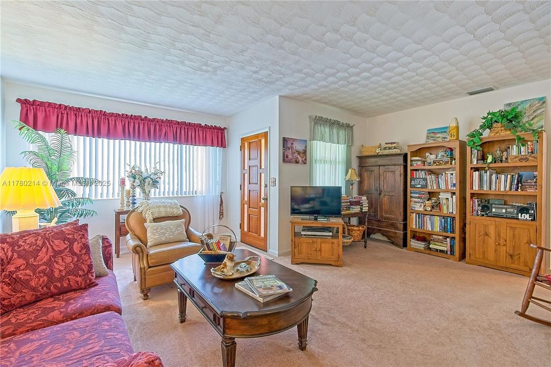 Недавно продано: $430,000 (2 спален, 1 ванн, 1066 Квадратных фут)