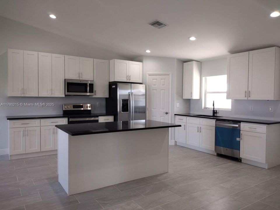 Recently Rented: $2,300 (4 beds, 2 baths, 0 Square Feet)