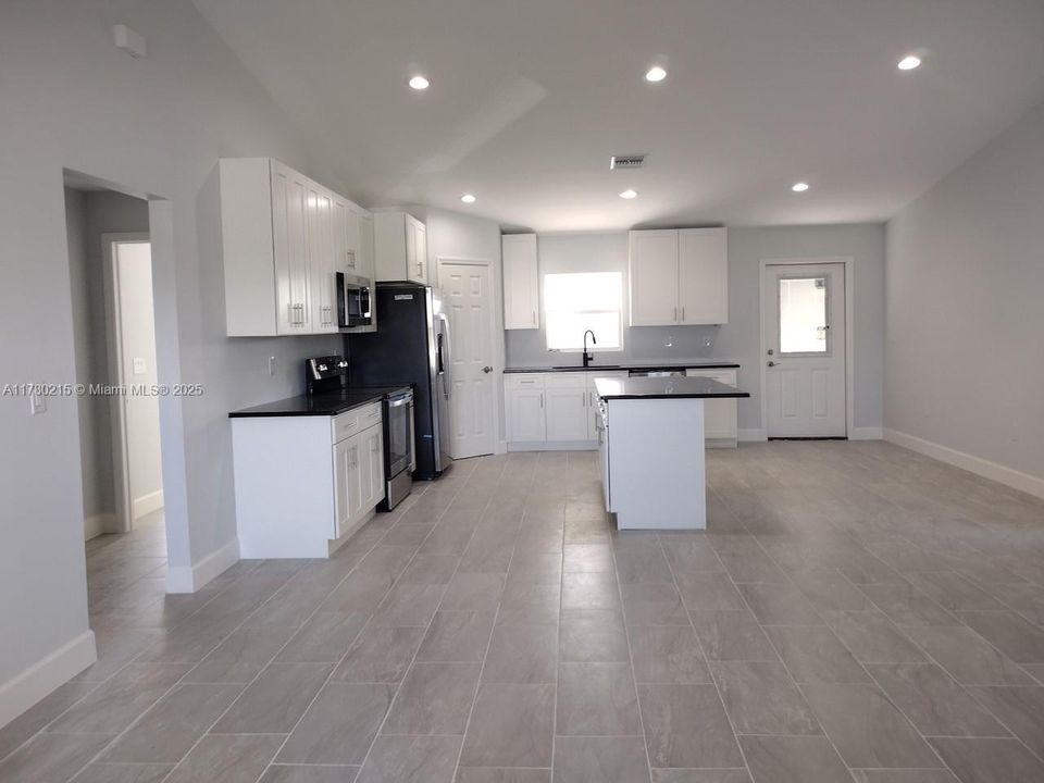 Recently Rented: $2,300 (4 beds, 2 baths, 0 Square Feet)