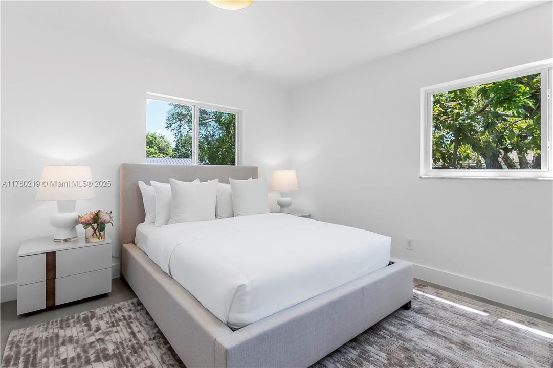 最近售出: $2,790,000 (5 贝兹, 3 浴室, 2774 平方英尺)