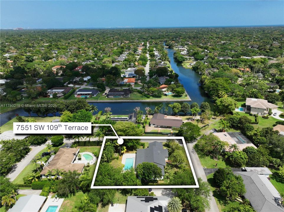 最近售出: $2,790,000 (5 贝兹, 3 浴室, 2774 平方英尺)