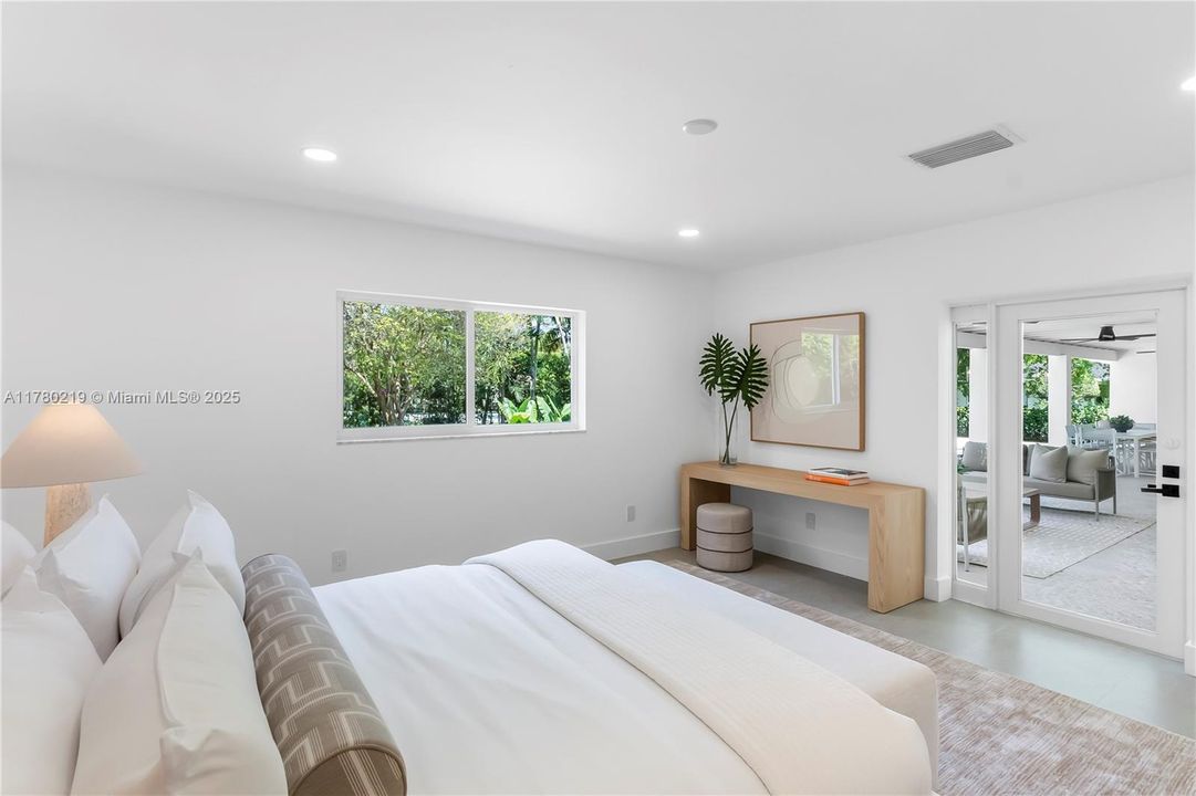 最近售出: $2,790,000 (5 贝兹, 3 浴室, 2774 平方英尺)