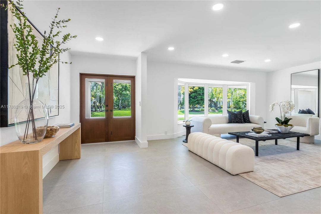 最近售出: $2,790,000 (5 贝兹, 3 浴室, 2774 平方英尺)