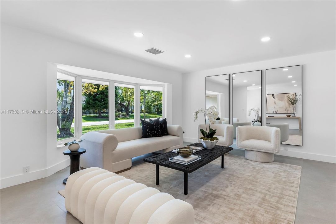 最近售出: $2,790,000 (5 贝兹, 3 浴室, 2774 平方英尺)