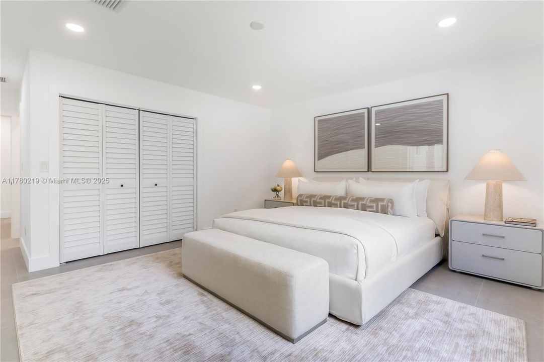 最近售出: $2,790,000 (5 贝兹, 3 浴室, 2774 平方英尺)