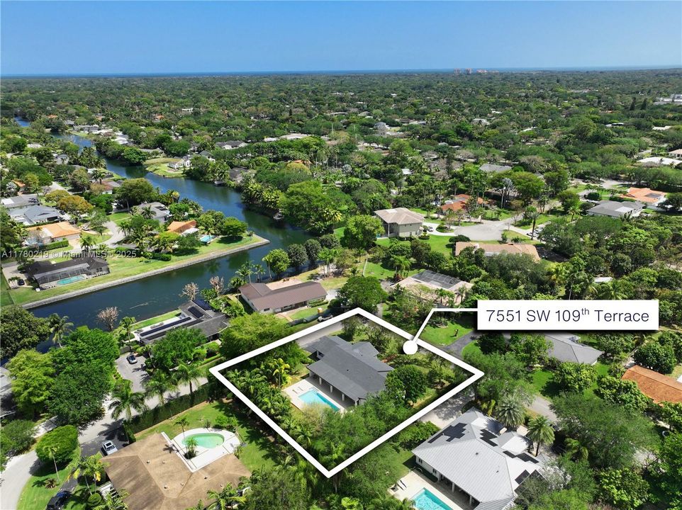 最近售出: $2,790,000 (5 贝兹, 3 浴室, 2774 平方英尺)