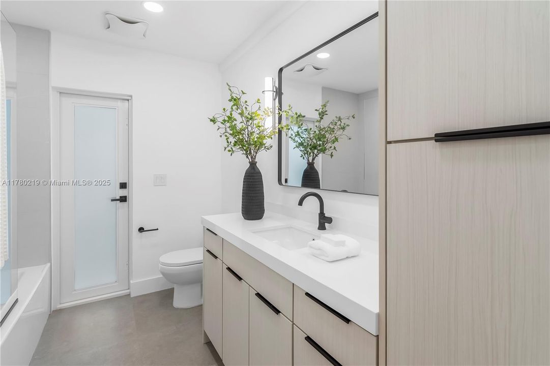 最近售出: $2,790,000 (5 贝兹, 3 浴室, 2774 平方英尺)