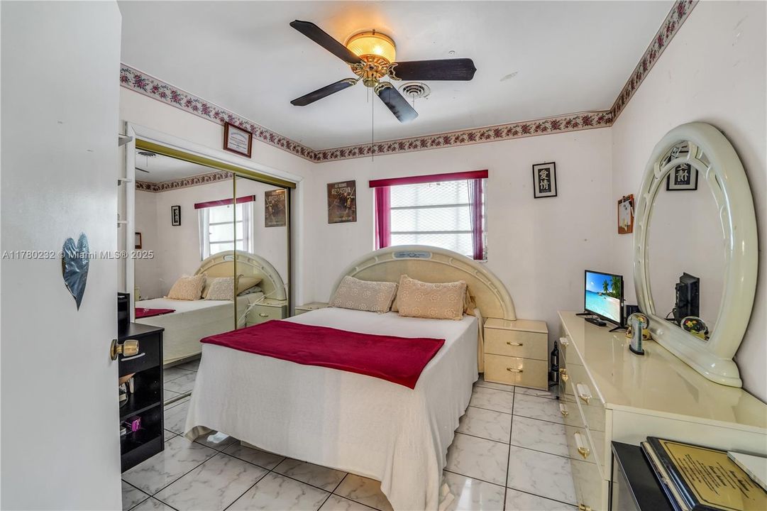 Recently Sold: $650,000 (4 beds, 2 baths, 1797 Square Feet)