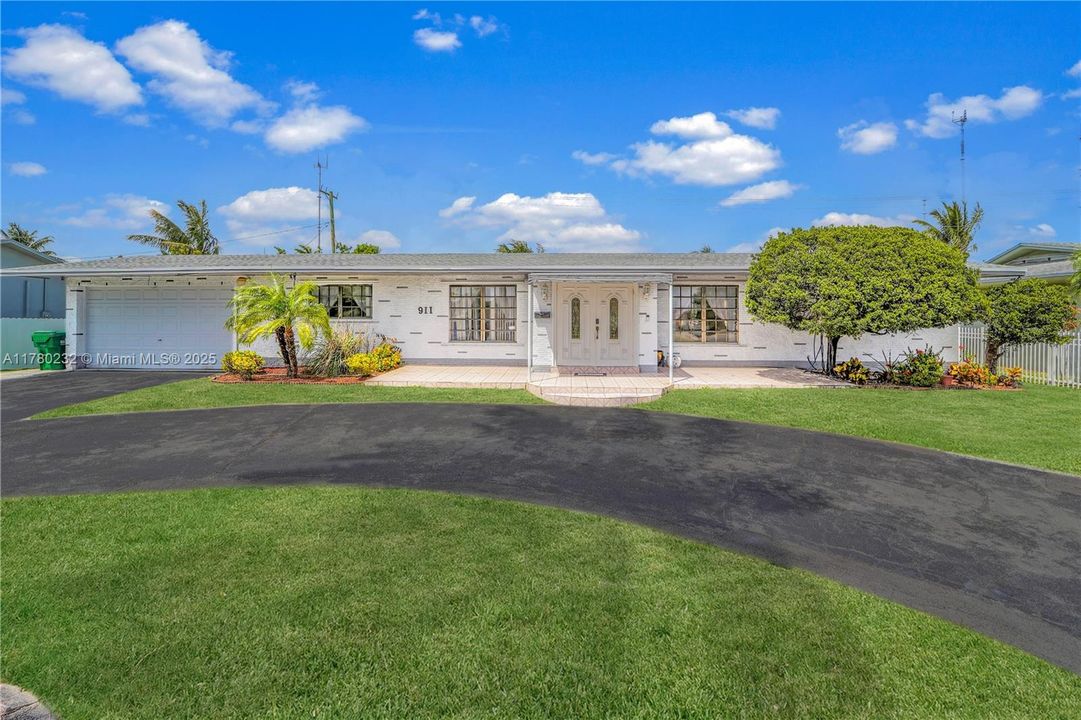 Recently Sold: $650,000 (4 beds, 2 baths, 1797 Square Feet)