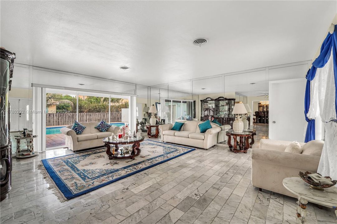 Recently Sold: $650,000 (4 beds, 2 baths, 1797 Square Feet)