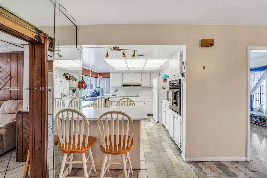 Recently Sold: $650,000 (4 beds, 2 baths, 1797 Square Feet)